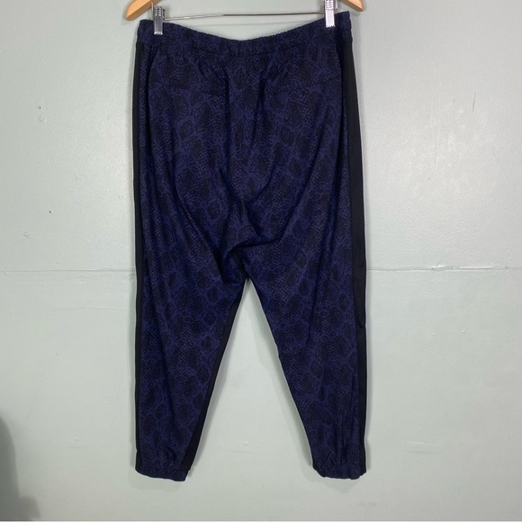 Athleta Printed Brooklyn Jogger Pants Blue Python Animal Print Sz 14 572213 - Picture 5 of 6